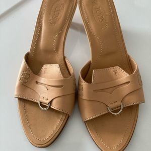 Tod’s beige tan heel mules